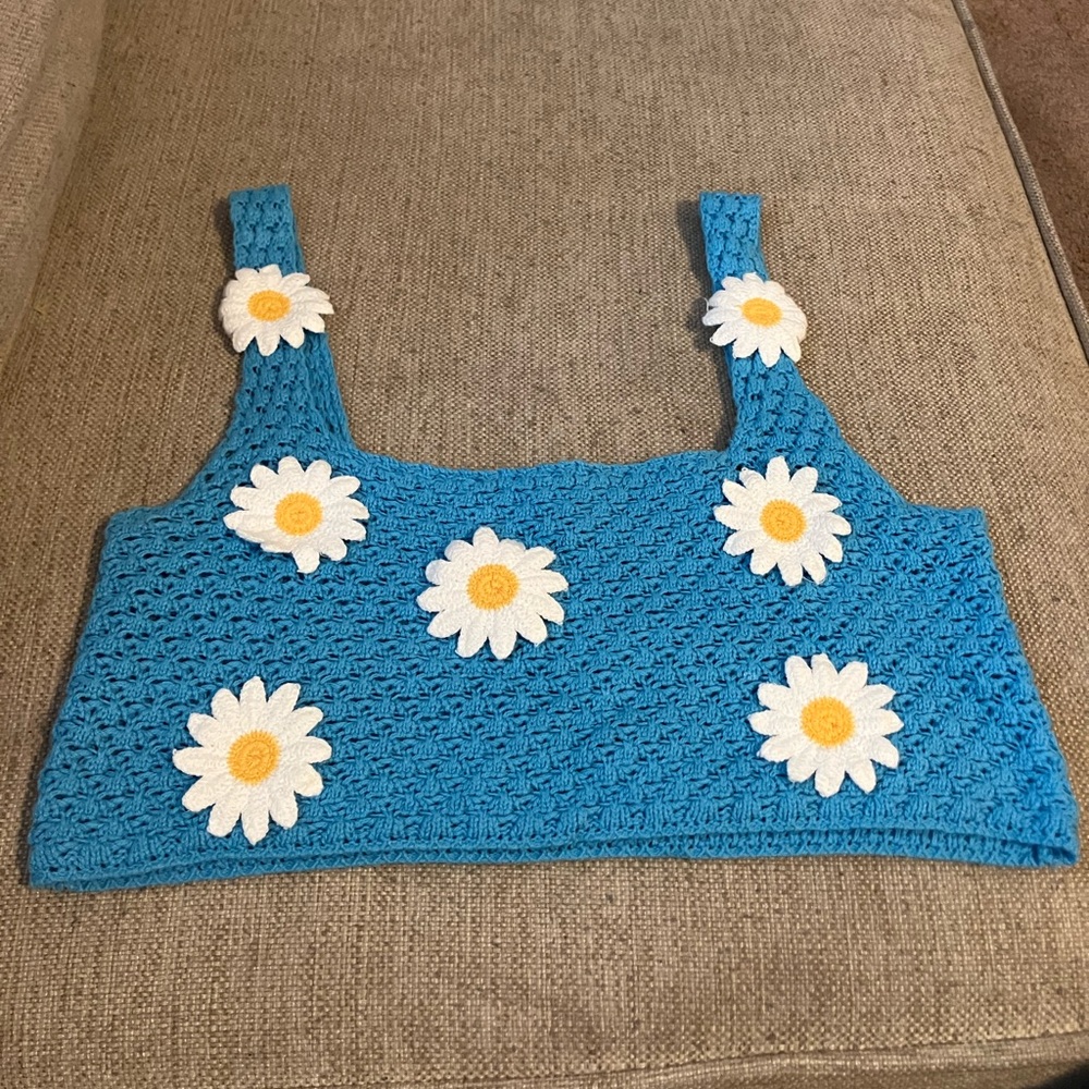 Willow and wind Blue crop top with daisy design